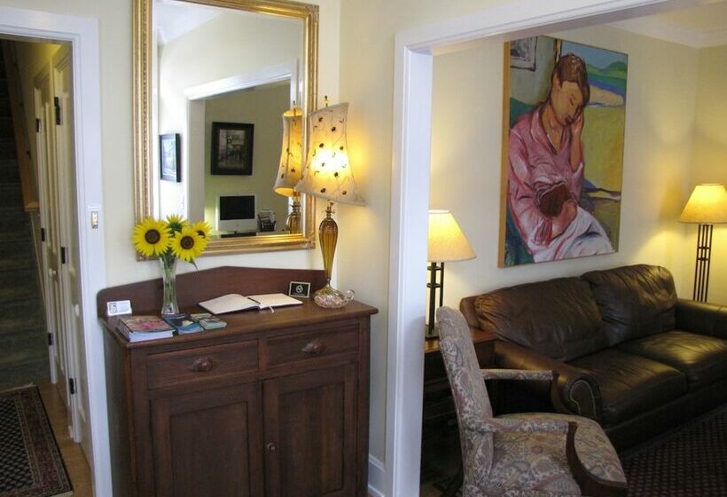 Отель Tawsty Flower   Haines Suites