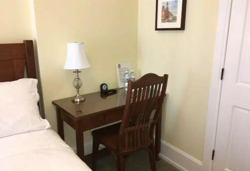 Hotelli Tawsty Flower   Haines Suites