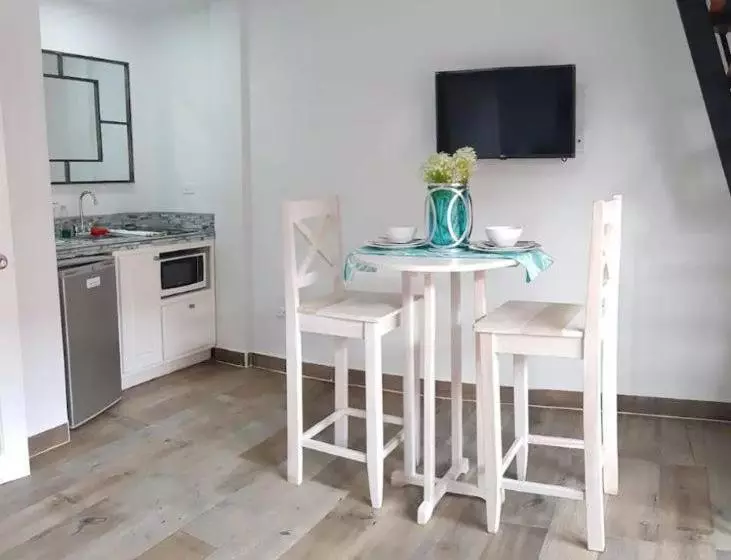 Hotelli The Beach Club Resort At Caye Caulker