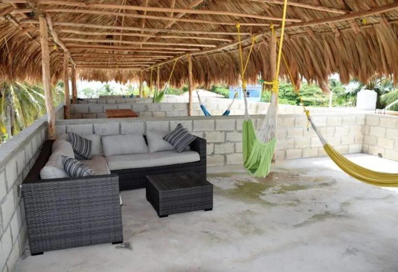 هتل The Beach Club Resort At Caye Caulker