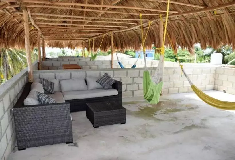 Hotelli The Beach Club Resort At Caye Caulker