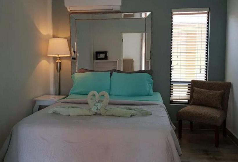 هتل The Beach Club Resort At Caye Caulker