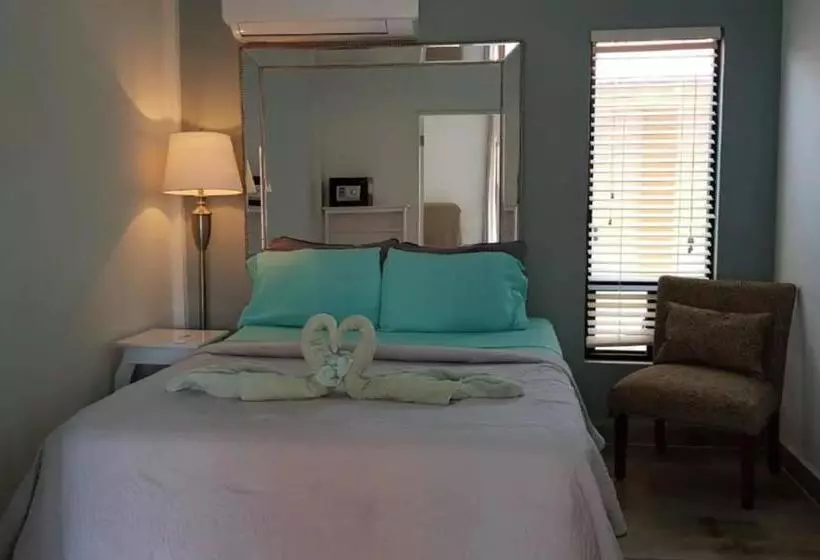 Hotelli The Beach Club Resort At Caye Caulker