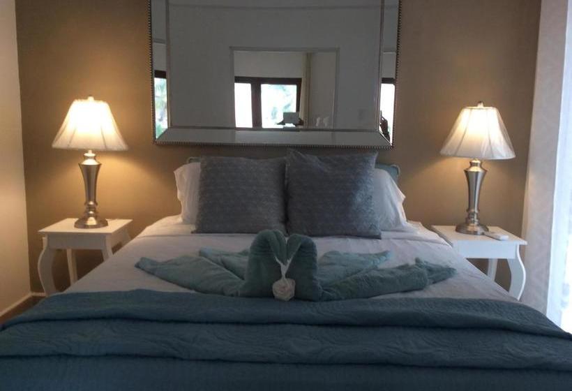 هتل The Beach Club Resort At Caye Caulker