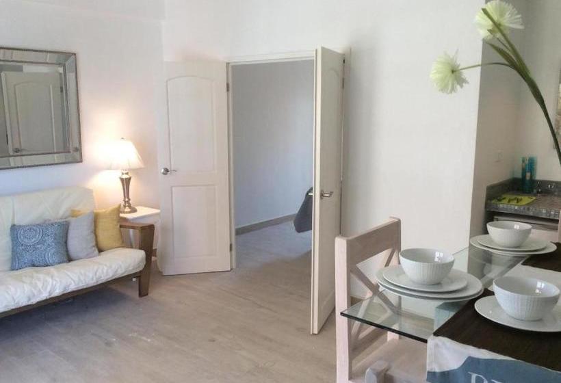 هتل The Beach Club Resort At Caye Caulker