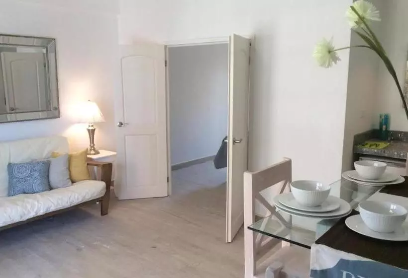 Hotelli The Beach Club Resort At Caye Caulker