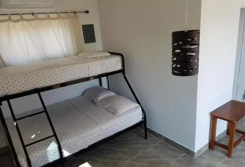 Hotelli The Beach Club Resort At Caye Caulker