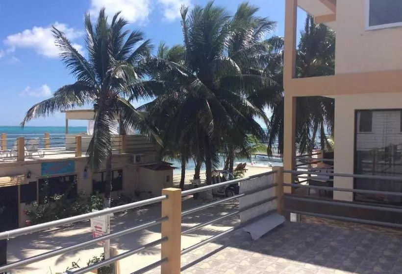 Hotelli The Beach Club Resort At Caye Caulker