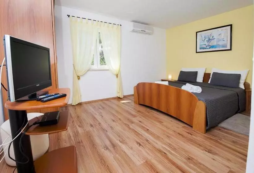 هتل Apartments Villa Borik