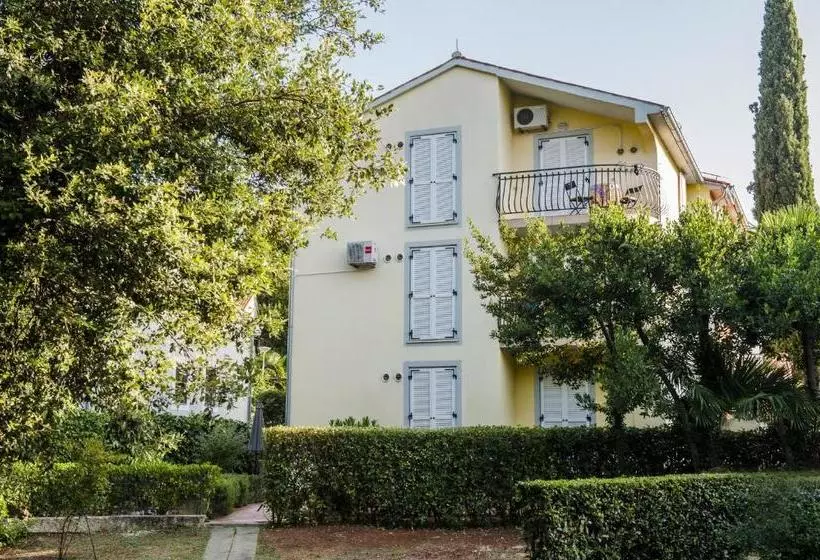 هتل Apartments Villa Borik