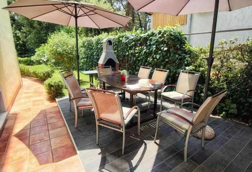هتل Apartments Villa Borik