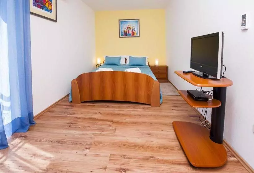 هتل Apartments Villa Borik