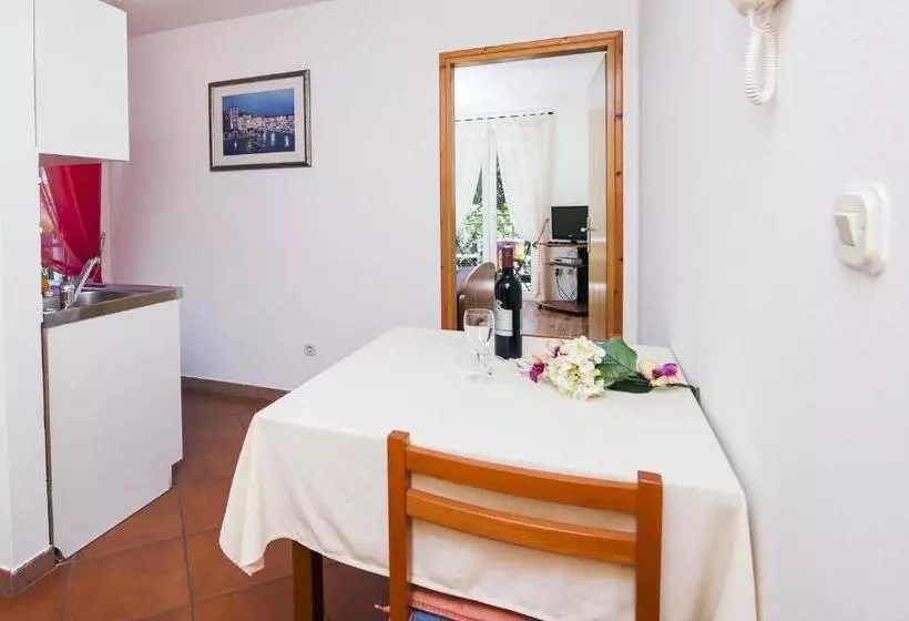 هتل Apartments Villa Borik
