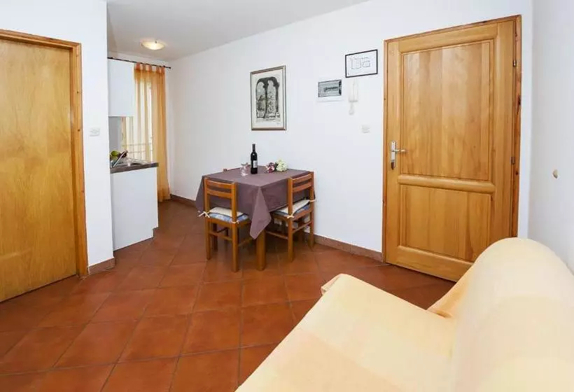 هتل Apartments Villa Borik