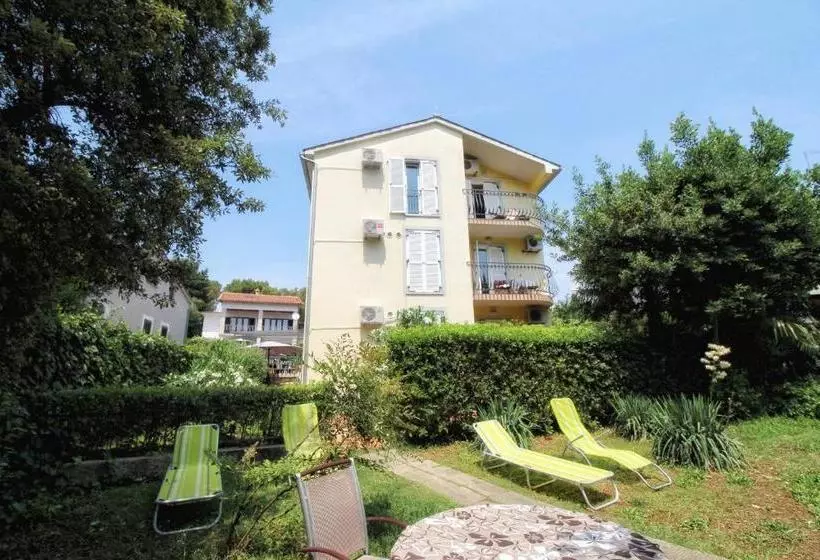 هتل Apartments Villa Borik