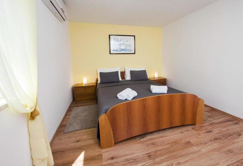 ホテル Apartments Villa Borik