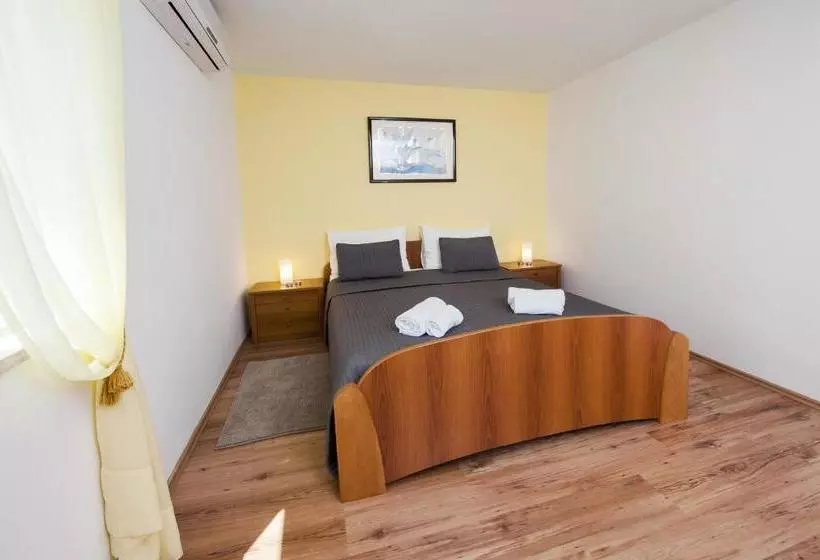 هتل Apartments Villa Borik