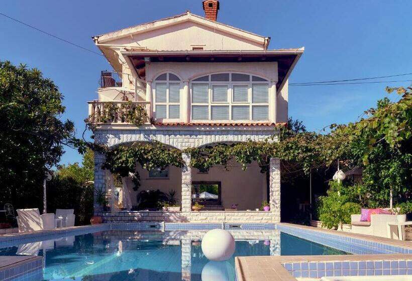 ホテル Art Villa Ines