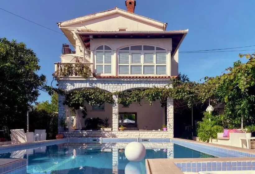 ホテル Art Villa Ines
