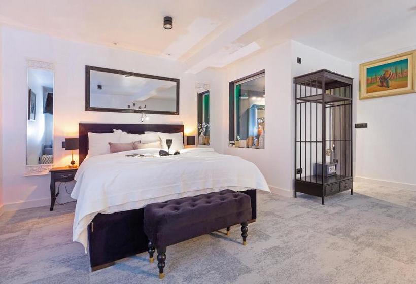 Отель B&b Apartments And Studios Lanii