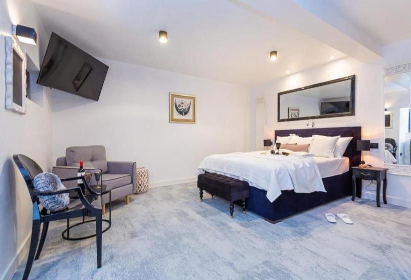 Отель B&b Apartments And Studios Lanii