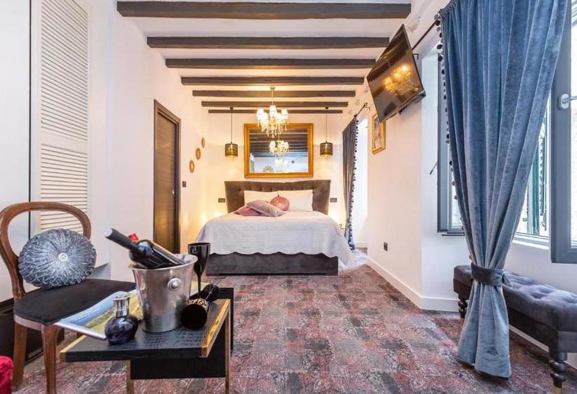 Отель B&b Apartments And Studios Lanii