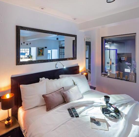 Отель B&b Apartments And Studios Lanii