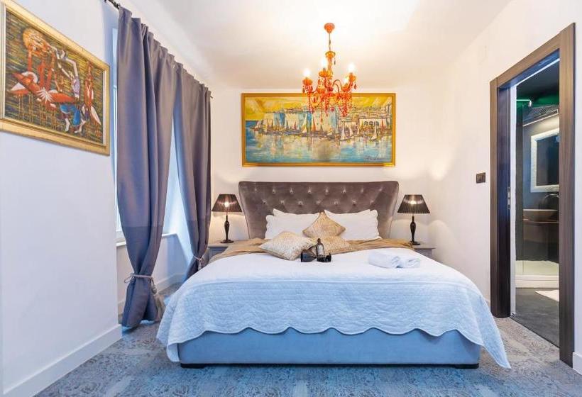 Отель B&b Apartments And Studios Lanii