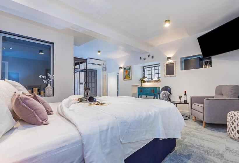 Отель B&b Apartments And Studios Lanii