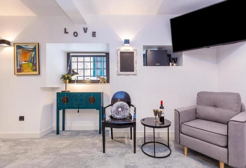 Отель B&b Apartments And Studios Lanii