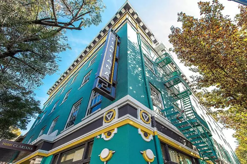 هتل Clariana