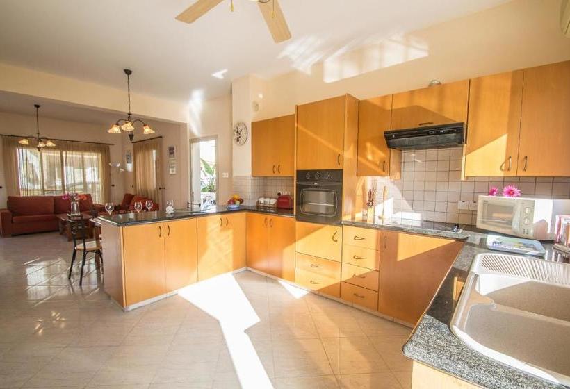 هتل Kapparis Family Holidays