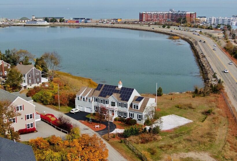 호텔 The Beacon Waterfront Inn