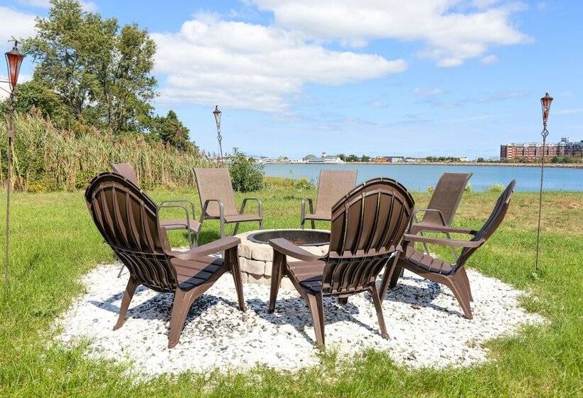 호텔 The Beacon Waterfront Inn