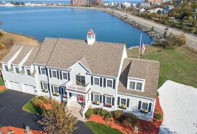 호텔 The Beacon Waterfront Inn