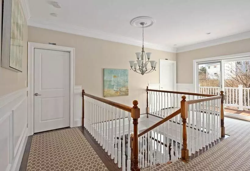 Hotelli The Beacon Waterfront Inn