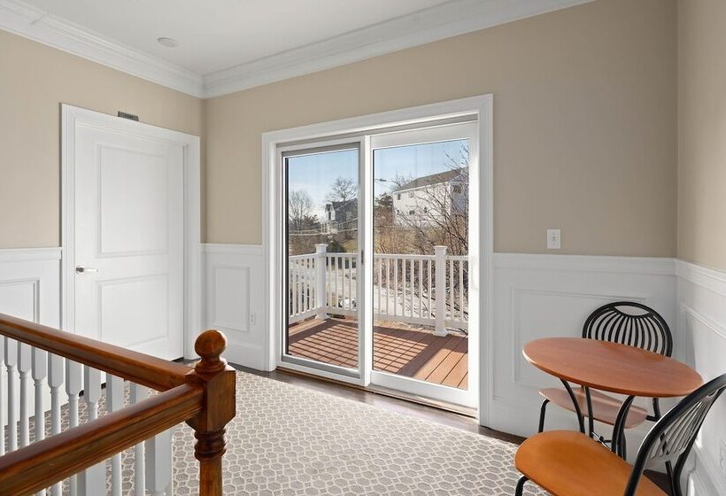 호텔 The Beacon Waterfront Inn