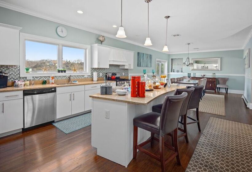 호텔 The Beacon Waterfront Inn