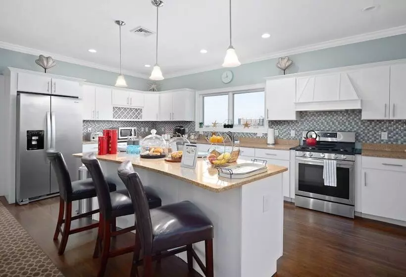 Hotelli The Beacon Waterfront Inn