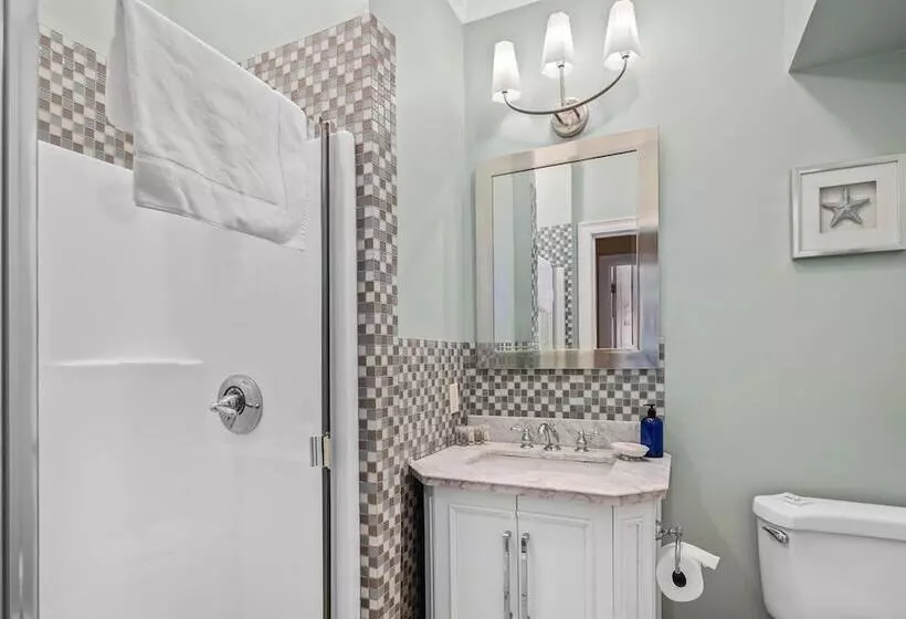 Hotelli The Beacon Waterfront Inn