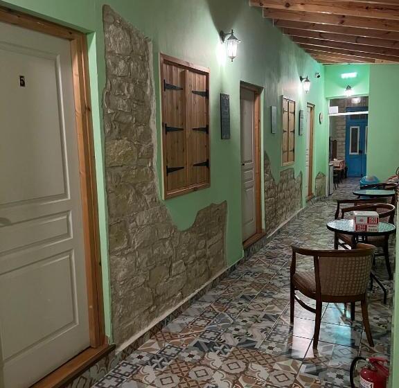 Hotel Zouglas App Guesthouse