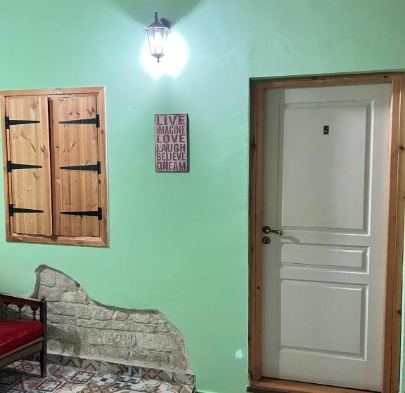 Hotel Zouglas App Guesthouse