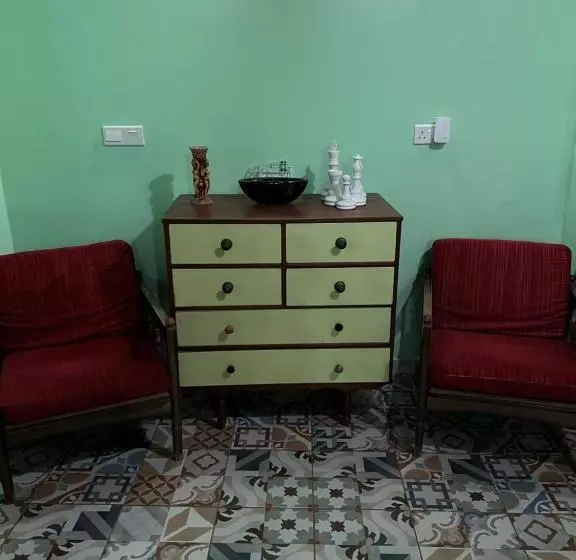 Hotelli Zouglas App Guesthouse