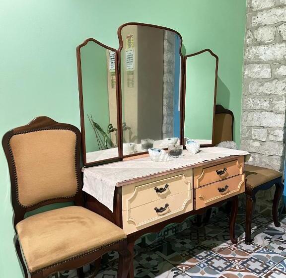 Hotel Zouglas App Guesthouse