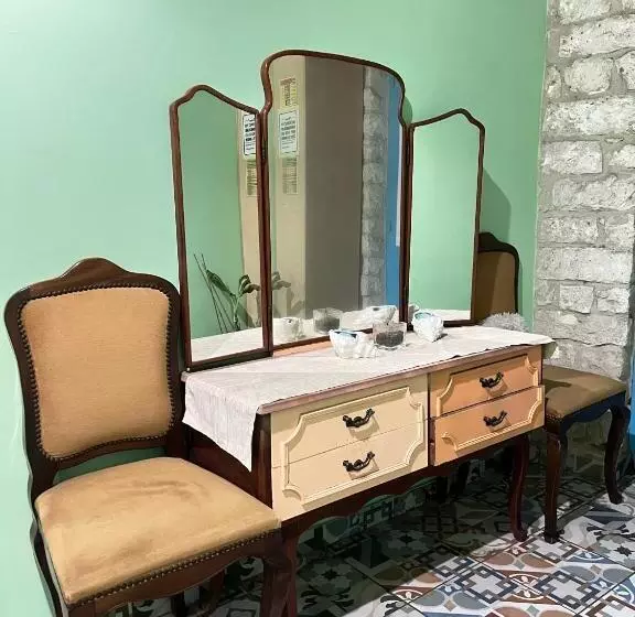 Hotelli Zouglas App Guesthouse