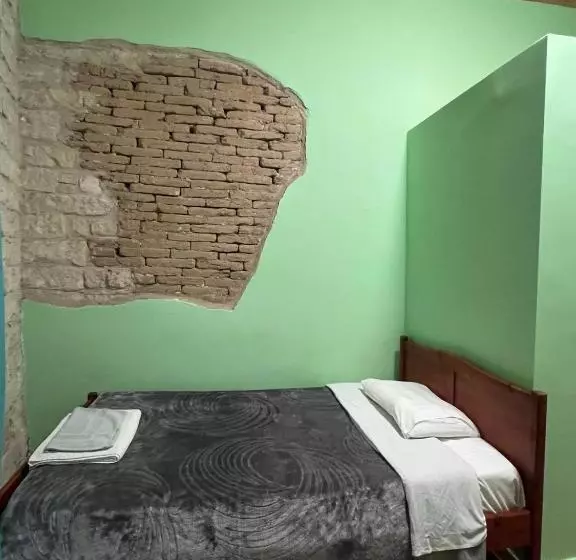 Hotelli Zouglas App Guesthouse