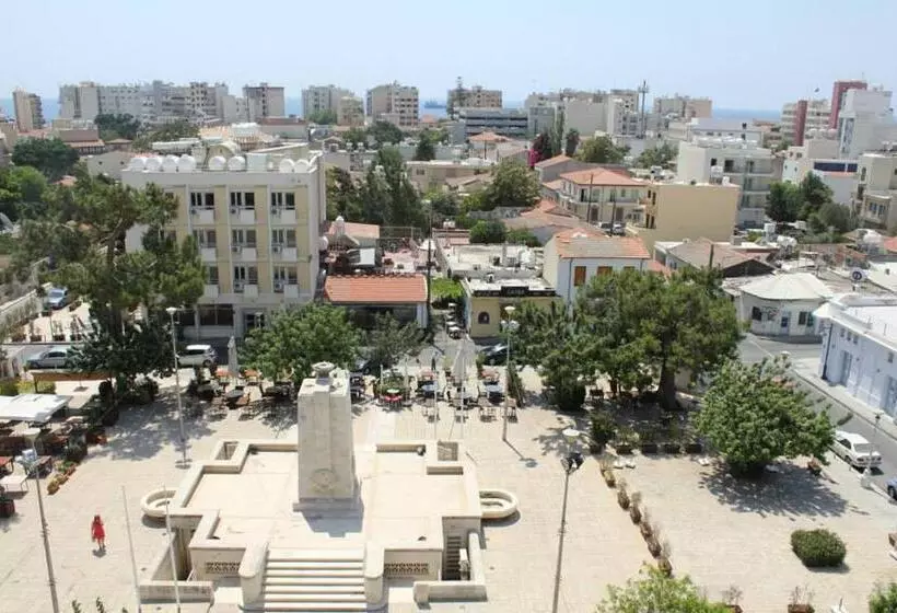 Hotelli Zouglas App Guesthouse