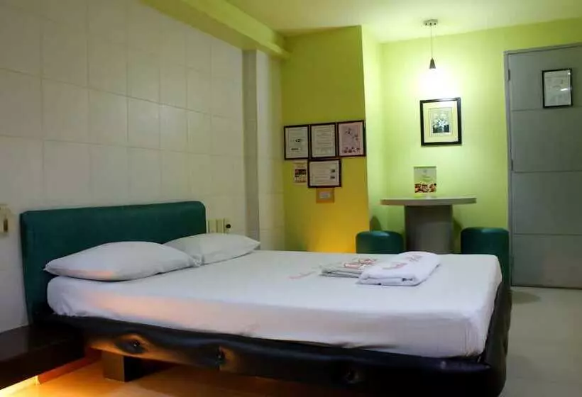 Orchids Drive Inn Hotel And Restaurant