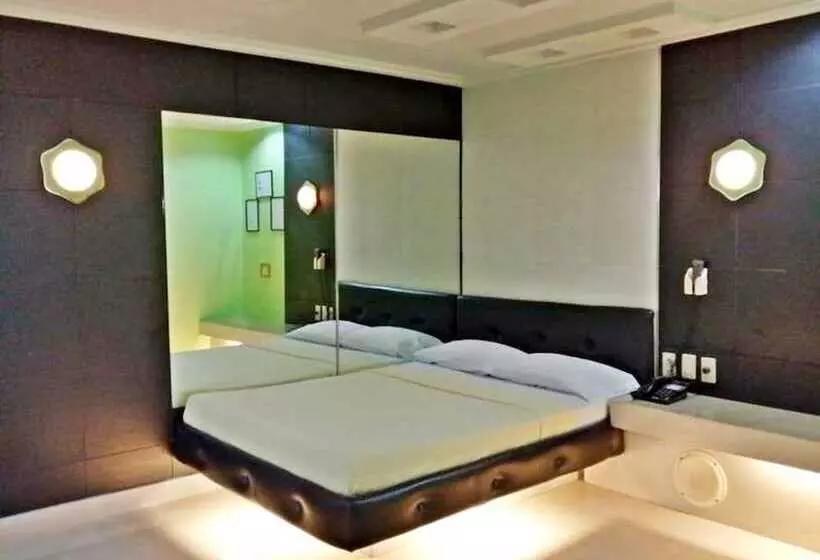 Orchids Drive Inn Hotel And Restaurant