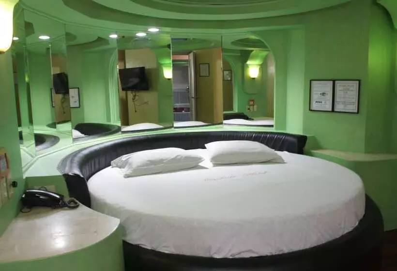 Orchids Drive Inn Hotel And Restaurant